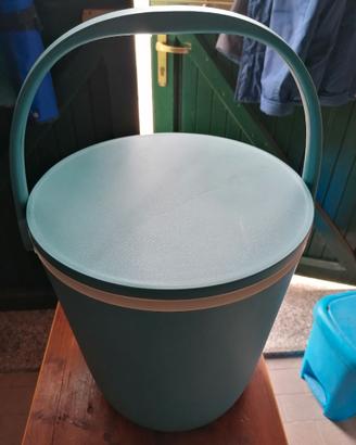 Frigo portatile con tavolino