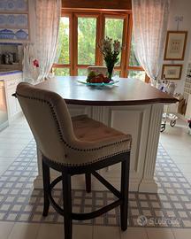 Penisola cucina con cassettoni e ripiani