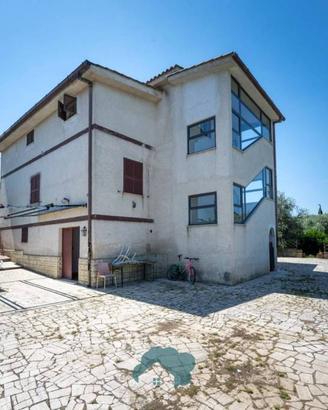 Villa di 320 m² con più di 5 locali a Gallicano ne
