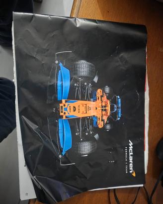 Modellino costruzione Mclaren 2022