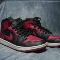 Nike Air Jordan 1 Mid "Bred" (Nero/Rosso) - 42.5