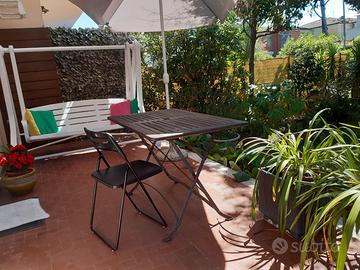 Appartamento con giardino al mare