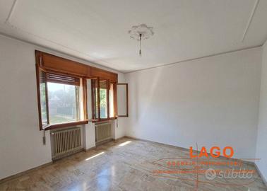 Appartamento di 187 m² con più di 5 locali e box a