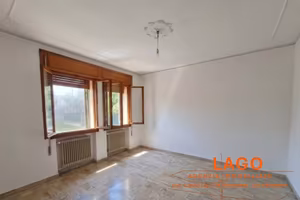 Appartamento di 187 m² con più di 5 locali e box a