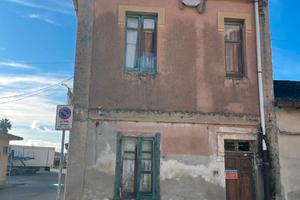 Palazzina su2 piani da ristrutturare zona centrale