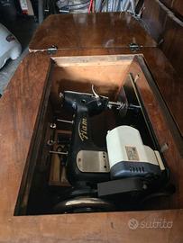 Macchina da cucire FIAM con mobile richiudibile