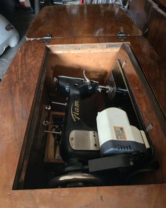 Macchina da cucire FIAM con mobile richiudibile