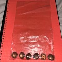 6 BOTTONI NUOVI,MAI USATI,IN METALLO(RAME)UGUALI