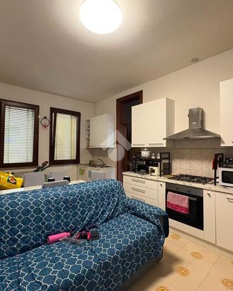 2 LOCALI A SUZZARA