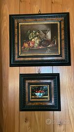 Coppia di dipinti con cornice in stile guillochè