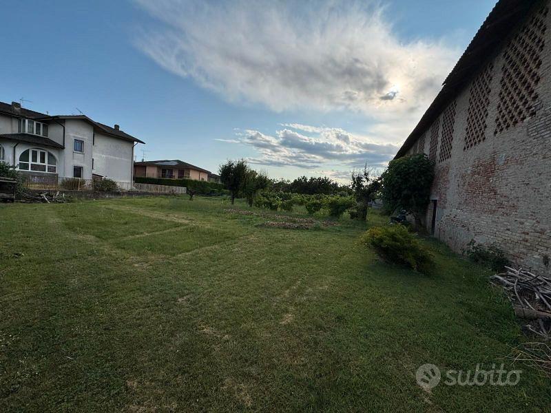 TERRENO CON IMMOBILE - Vista 2