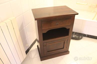 Mobile da arredamento in legno scuro