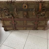 Baule antico vintage in legno