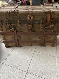 Baule antico vintage in legno