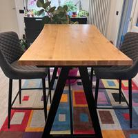 Tavolo alto con sedie