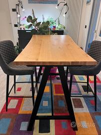 Tavolo alto con sedie