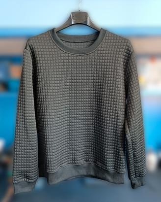 Maglione nero a quadrati in rilievo