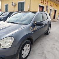 Nissan Qashqai 1.5 dCi 7 posti con gancio traino o