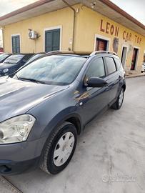 Nissan Qashqai 1.5 dCi 7 posti con gancio traino o