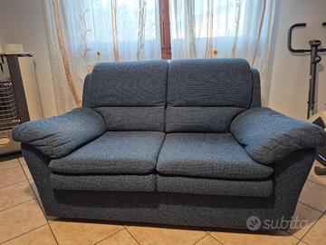 divano 2 posti tessuto blu