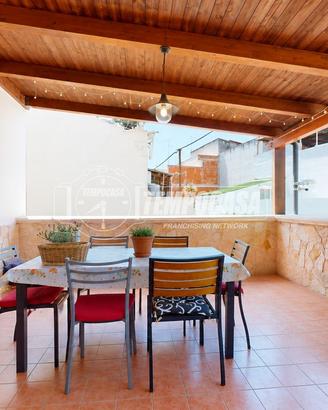 SOLUZIONE SINGOLA DI 3 VANI CON TERRAZZO COPERTO