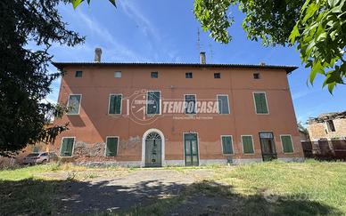 COMPLESSO IMMOBILIARE DA RISTRUTTURARE