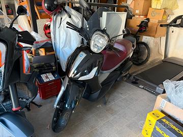 Beverly 350 Sport Touring i.e. ABS