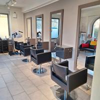 ARREDAMENTO COMPLETO PER SALONE DI PARRUCCHIERA