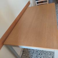 tavolo moderno e sedie 
