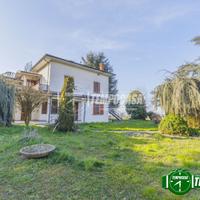 VILLA INDIPENDENTE CON GRANDE GIARDINO