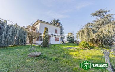 VILLA INDIPENDENTE CON GRANDE GIARDINO