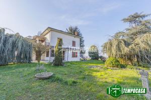 VILLA INDIPENDENTE CON GRANDE GIARDINO