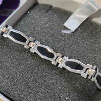 Bracciale Acciaio Uomo - Dettagli Nero e Oro 💎