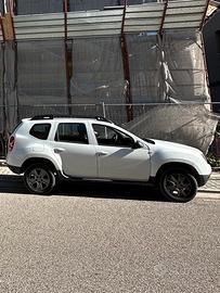 DACIA DUSTER METANO BENZINA over top