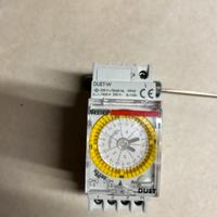 orologio programmatore per luci analogico.