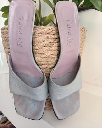 Sandali sabot grigio chiaro in pelle. No. 37.5