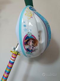 Monopattino più casco