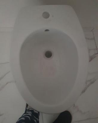 Sanitari bagno completi in ceramica bianca