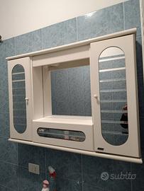 Mobile da bagno con specchio e lampadina