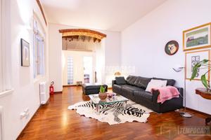 TRE LOCALI SU DUE LIVELLI CON TERRAZZO E POSTO AUT