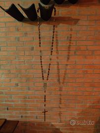 Rosario grande in legno e metallo.