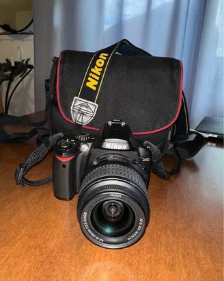 Fotocamera Nikon d40 con obiettivo