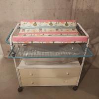 Fasciatoio con cassetti e vaschetta