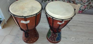 2 djembe con decorazioni 