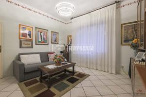 QUADRILOCALE CON RISCALDAMENTO AUTONOMO IN ZONA SA