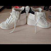 Sneakers Bianca-Nera con zeppa