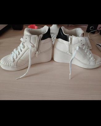 Sneakers Bianca-Nera con zeppa