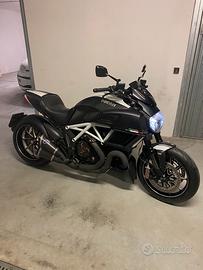 Ducati Diavel 1200 Carbon White
