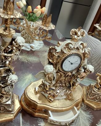 Trittico con orologio e candelabri