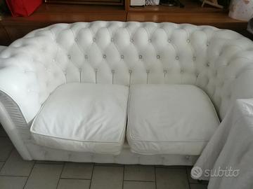 Divano in ecopelle bianco